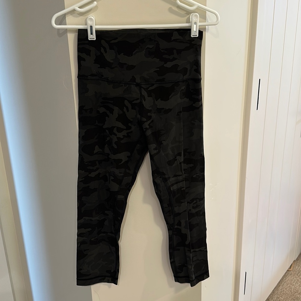 Green Camo Lululemon leggings (cropped)